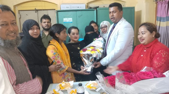 নারায়ণগঞ্জ  জেলা  প্রশাসক  ডিসি মোহাম্মদ জাহিদুল ইসলাম মিঞা  প্রাচীনতম  আইন কলেজটির ভঙ্গুর পরিদর্শন এসে   উন্নয়নের প্রতিশ্রুতি   আশ্বাস দিলেন